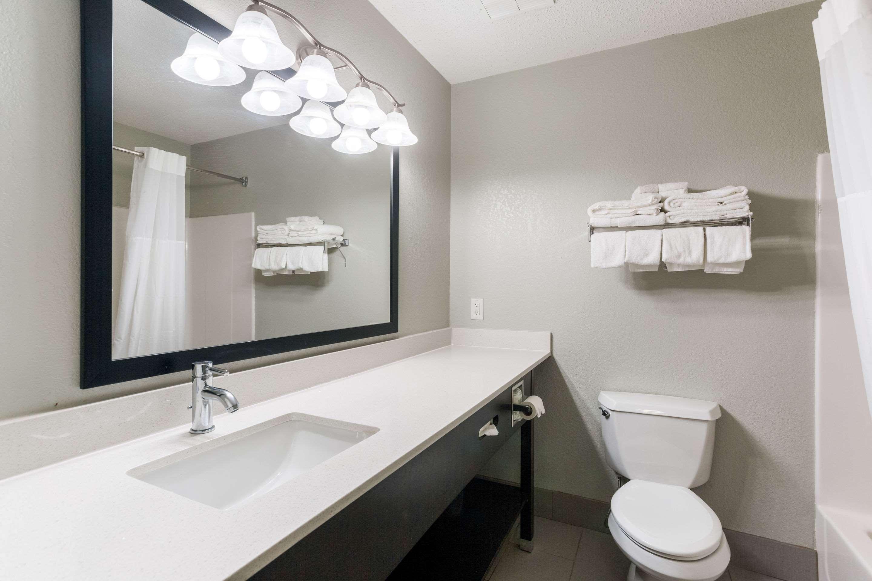 Quality Inn & Suites Ferdinand Εξωτερικό φωτογραφία