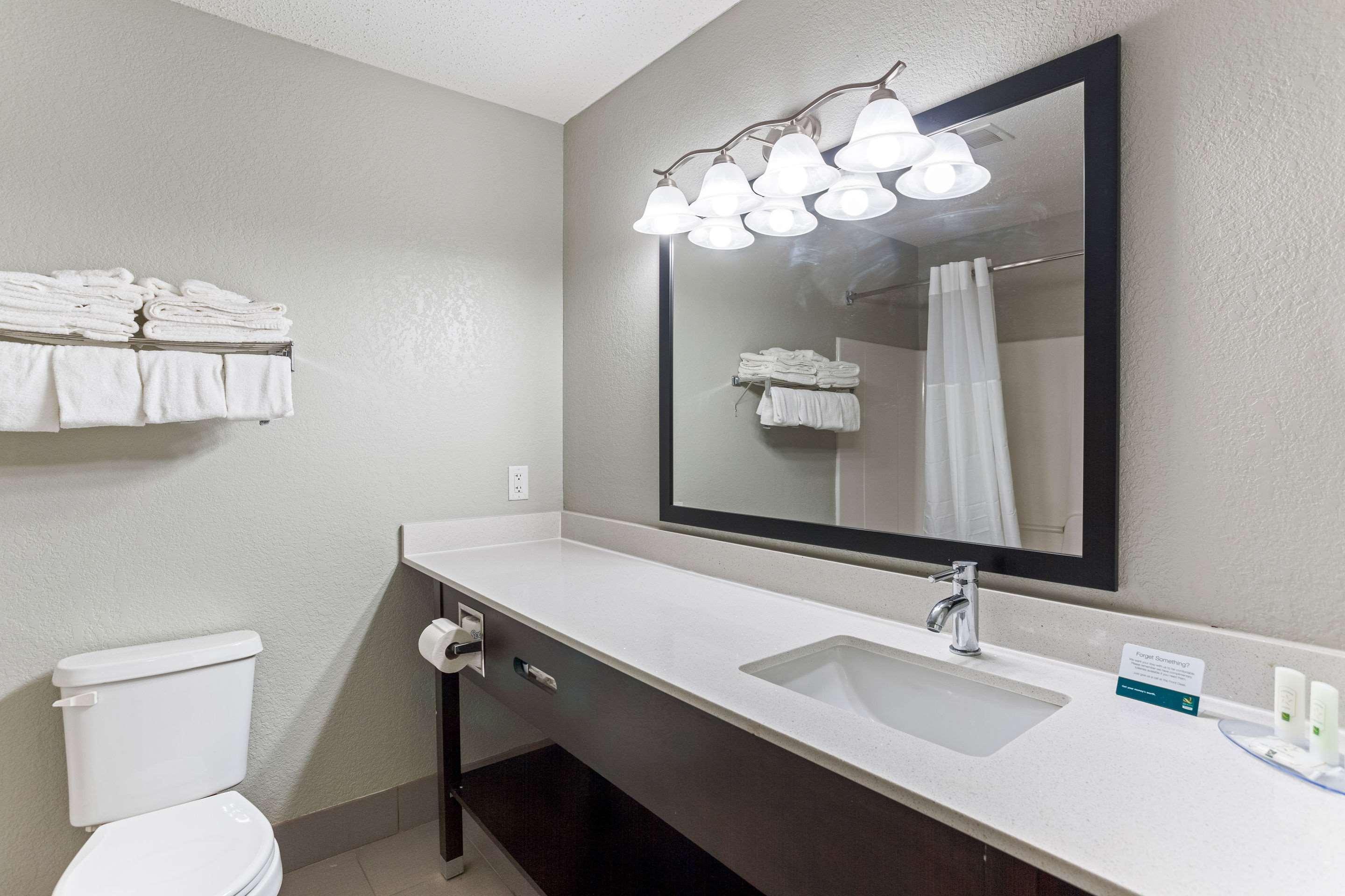 Quality Inn & Suites Ferdinand Εξωτερικό φωτογραφία