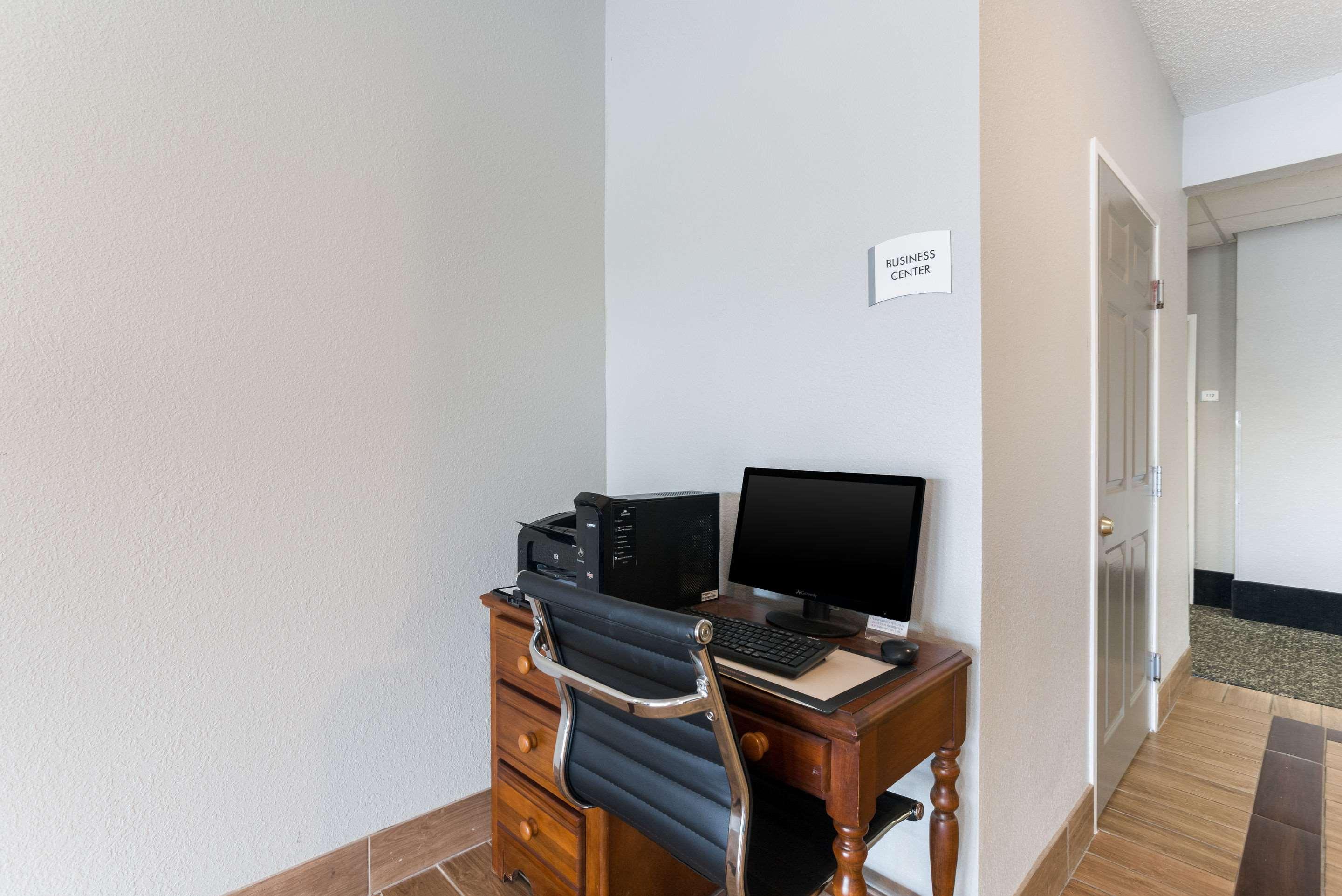 Quality Inn & Suites Ferdinand Εξωτερικό φωτογραφία